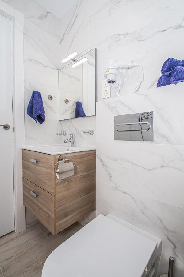 Stylish Studio For Rent With Fantastic Location In Marbella Promenade. Luaran gambar